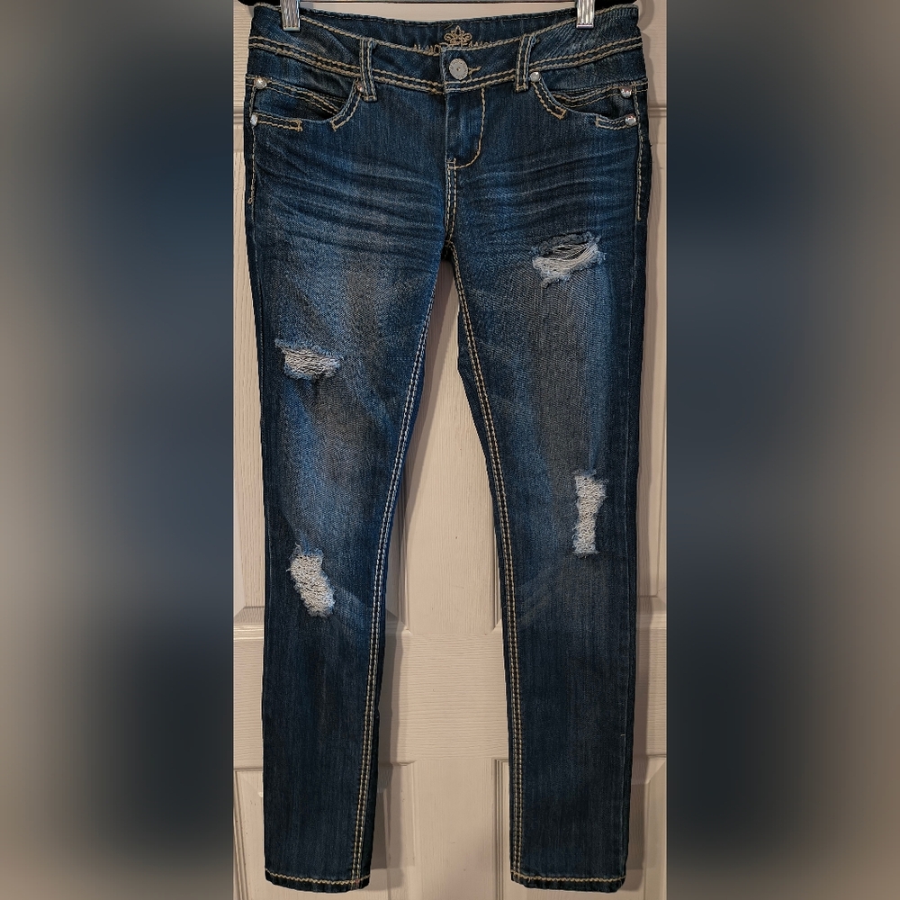 Almost Famous Sz 7 Distressed Ankle Blue Jeans